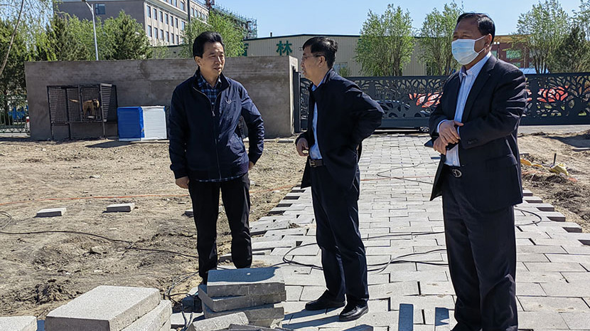 2022年5月9日 大安市分管農業(yè)副市長(cháng)王敬東、林業(yè)局局長(cháng)李會(huì )清到我公司參觀(guān)考察，并指導我們沙棘加工廠(chǎng)復工復產(chǎn)以及建設情況，給企業(yè)指導性意見(jiàn)。
